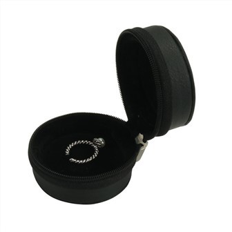 Okrogla škatla za prstane z zadrgo